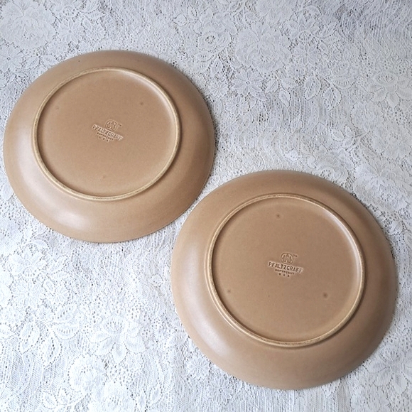 2 Vintage Pfaltzgraff Folk Art Dinner Plates 10" Castle Backstamp Farmhouse - Picture 10 of 14